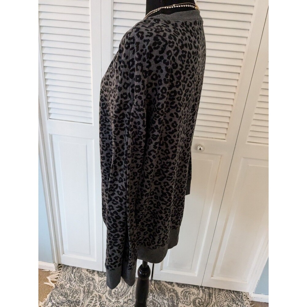 Splendid Sweater Women's Size XL Gray Black Leopard Print Crew Pullover Comfy - Picture 7 of 12